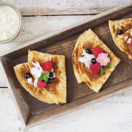 CRÊPES WITH COCONUT SUGAR AND FRUIT