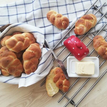 SPELT PLAITED BUNS