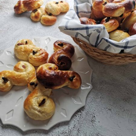LUSSEKATER (SWEDISH SAFFRON BUNS)