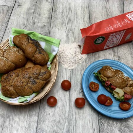 WHOLEMEAL ROLLS AND BUNS