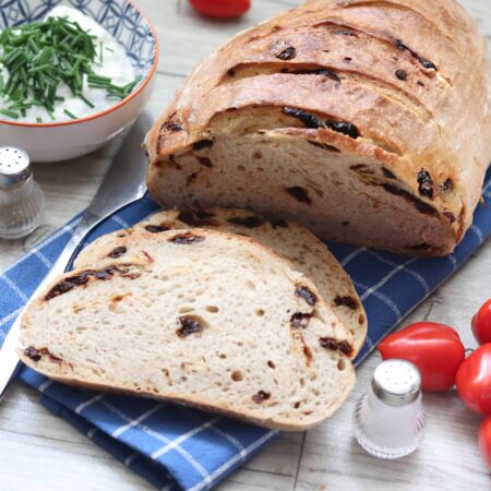 SOURDOUGH BREAD WITH DRIED TOMATOES AND ONIONS