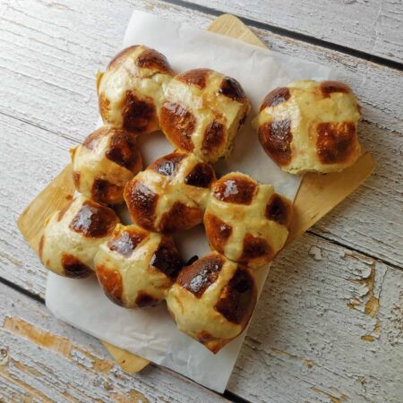 HOT CROSS BUNS