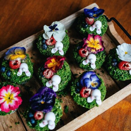 EDIBLE (SPINACH, AVOCADO AND BANANA) MOSS CUPCAKES