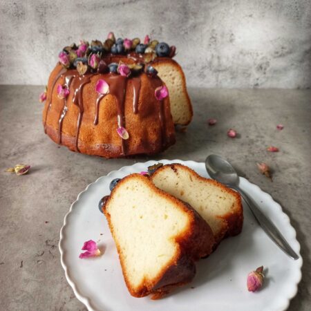 RICE FLOUR BUNDT CAKE WITH BLUEBERRIES AND CHOCOLATE