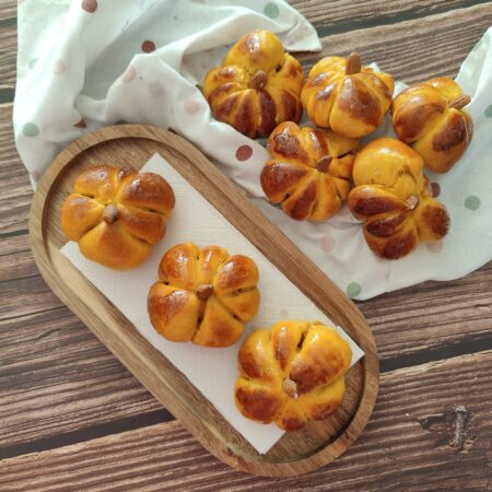 SWEET PUMPKIN BREAD ROLLS