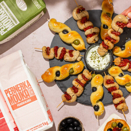 GARLIC BREAD TWISTS WITH OLIVES