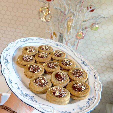 WHOLEMEAL RYE COOKIES WITH CHOCOLATE BUTTERCREAM AND ORANGE MARMALADE