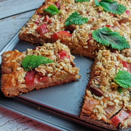 RHUBARB CRUMBLE CAKE